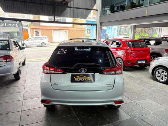 TOYOTA-YARIS-2023