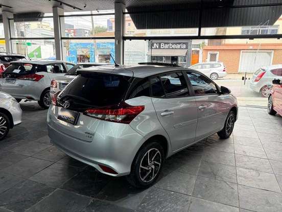 TOYOTA-YARIS-2023