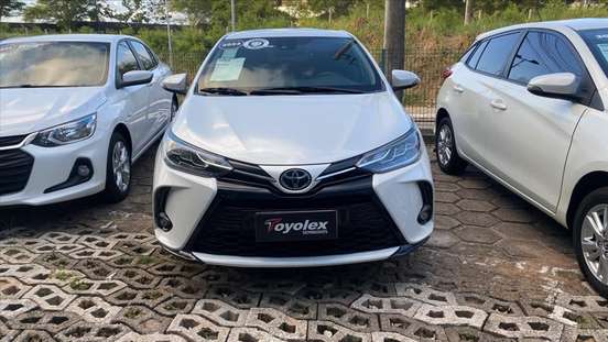 TOYOTA-YARIS-2022