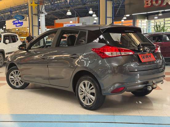 TOYOTA-YARIS-2021