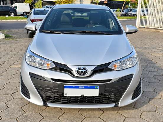 TOYOTA-YARIS-2021