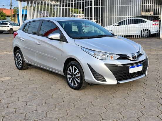 TOYOTA-YARIS-2021