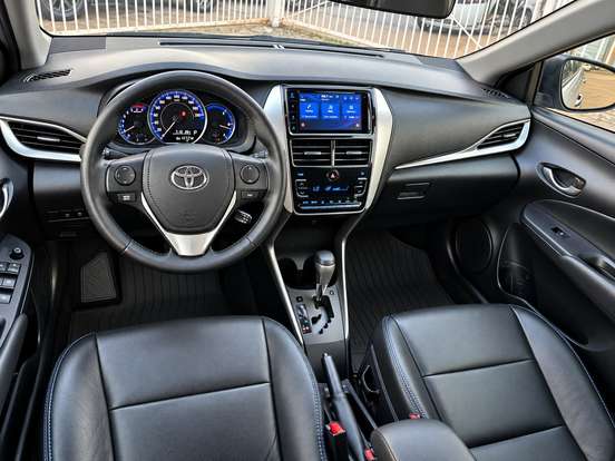 TOYOTA-YARIS-2021