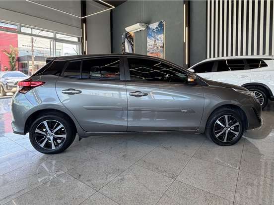 TOYOTA-YARIS-2019