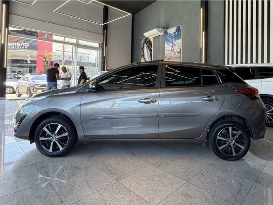 TOYOTA-YARIS-2019