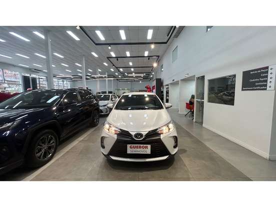 TOYOTA-YARIS-2023