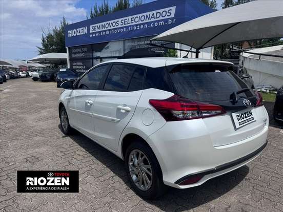 TOYOTA-YARIS-2024