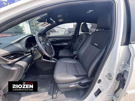 TOYOTA-YARIS-2024
