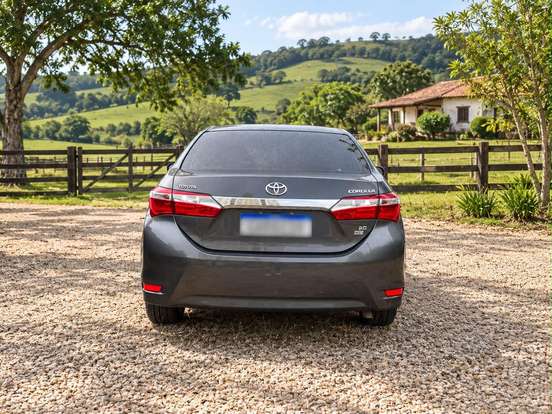 TOYOTA-COROLLA-2015
