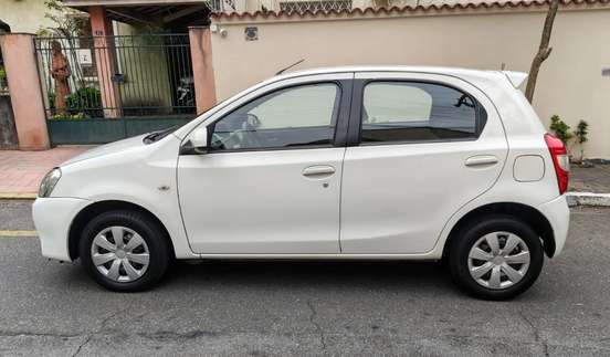 TOYOTA-ETIOS-1.5 XS 16V FLEX 4P MANUAL TOYOTA-ETIOS-2014