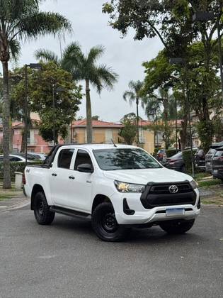 TOYOTA HILUX 2.8 D-4D TURBO DIESEL CD POWER PACK 4X4 MANUAL