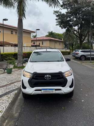 TOYOTA-HILUX-2023