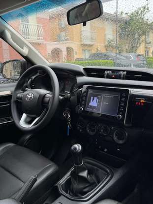 TOYOTA-HILUX-2023