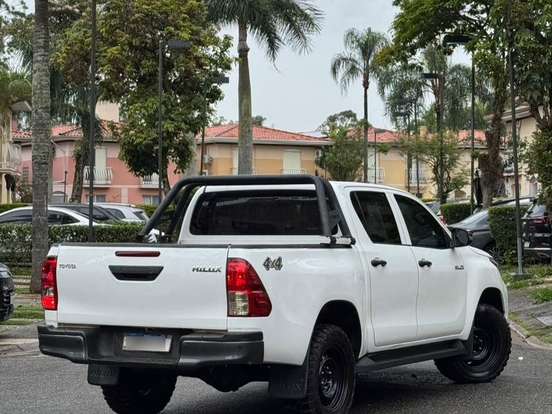 TOYOTA-HILUX-2.8 D-4D TURBO DIESEL CD POWER PACK 4X4 MANUAL TOYOTA-HILUX-2023