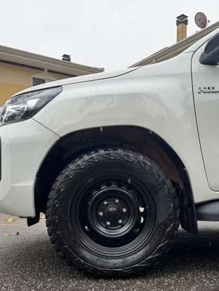 TOYOTA-HILUX-2023