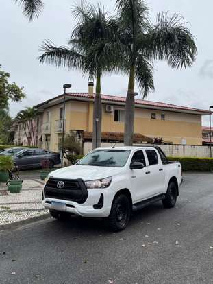 TOYOTA-HILUX-2023