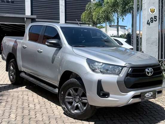 TOYOTA-HILUX-2.8 D-4D TURBO DIESEL CD SR 4X4 AUTOMÁTICO TOYOTA-HILUX-2023
