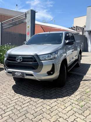 TOYOTA-HILUX-2023