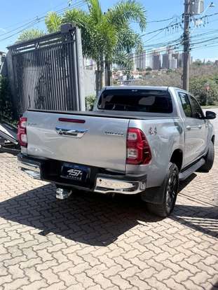TOYOTA-HILUX-2023
