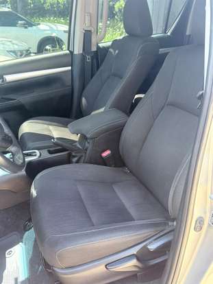 TOYOTA-HILUX-2023