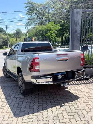 TOYOTA-HILUX-2.8 D-4D TURBO DIESEL CD SR 4X4 AUTOMÁTICO TOYOTA-HILUX-2023