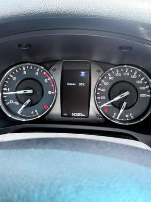TOYOTA-HILUX-2023