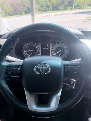 TOYOTA-HILUX-2023