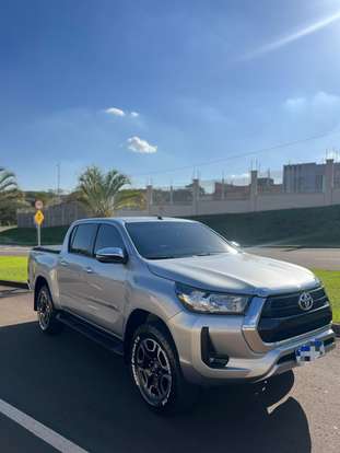 TOYOTA-HILUX-2022