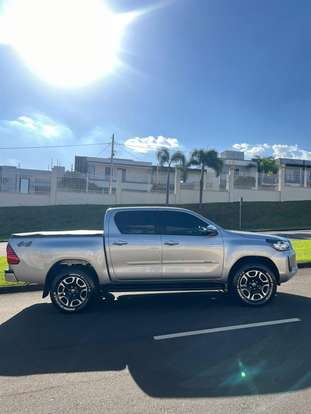 TOYOTA-HILUX-2022