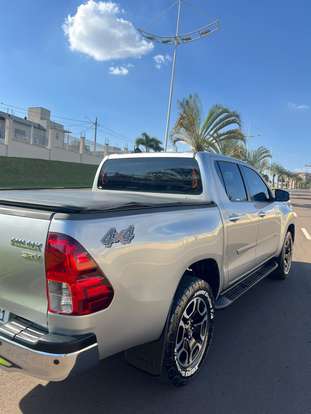 TOYOTA-HILUX-2022
