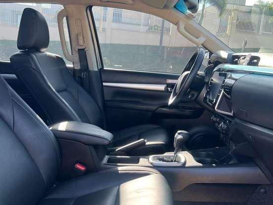 TOYOTA-HILUX-2.8 D-4D TURBO DIESEL CD SRV 4X4 AUTOMÁTICO TOYOTA-HILUX-2022