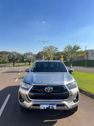 TOYOTA-HILUX-2022