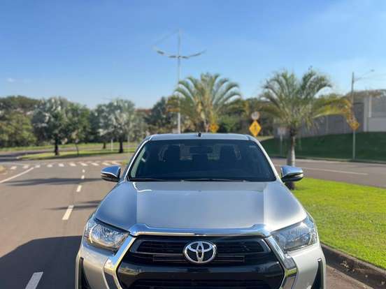 TOYOTA-HILUX-2.8 D-4D TURBO DIESEL CD SRV 4X4 AUTOMÁTICO TOYOTA-HILUX-2022