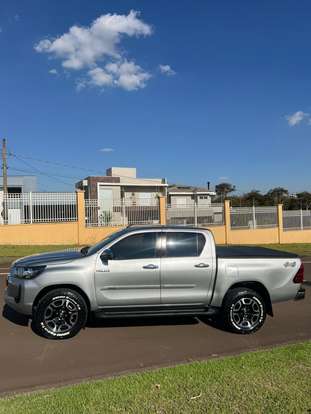TOYOTA-HILUX-2022