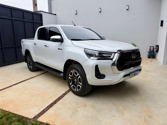 TOYOTA-HILUX-2023