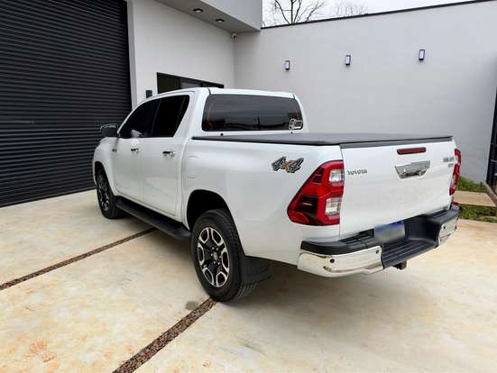 TOYOTA-HILUX-2023