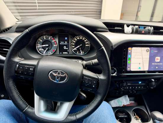 TOYOTA-HILUX-2023