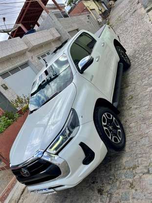 TOYOTA-HILUX-2021