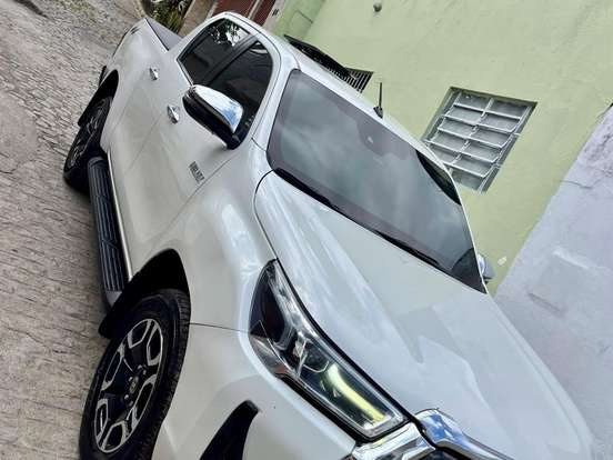 TOYOTA-HILUX-2.8 D-4D TURBO DIESEL CD SRX 4X4 AUTOMÁTICO TOYOTA-HILUX-2021