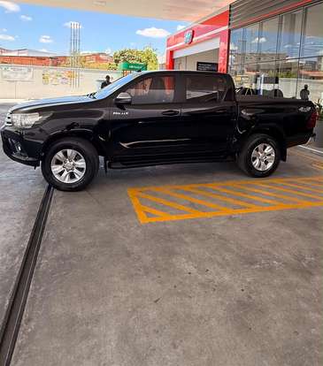 TOYOTA-HILUX-2018