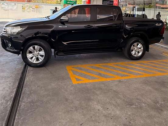 TOYOTA-HILUX-2.8 SRV 4X4 CD 16V DIESEL 4P AUTOMÁTICO TOYOTA-HILUX-2018