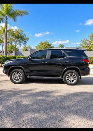 TOYOTA HILUX SW4 2.7 VVT-i FLEX SRV 7L 4X2 AUTOMÁTICO