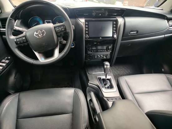 TOYOTA-HILUX SW4-2023