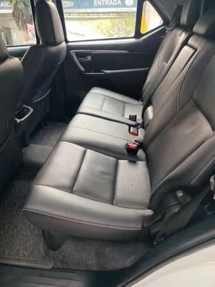 TOYOTA-HILUX SW4-2023