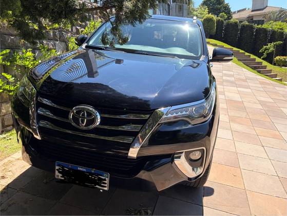 TOYOTA HILUX SW4 2.8 SRX 4X4 7 LUGARES 16V TURBO INTERCOOLER DIESEL 4P AUTOMÁTICO