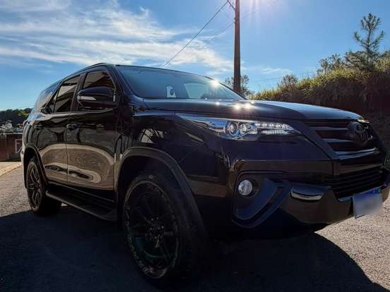 TOYOTA-HILUX SW4-2.8 SRX 4X4 7 LUGARES 16V TURBO INTERCOOLER DIESEL 4P AUTOMÁTICO TOYOTA-HILUX SW4-2016