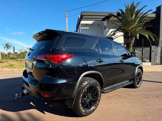 TOYOTA-HILUX SW4-2.8 SRX 4X4 7 LUGARES 16V TURBO INTERCOOLER DIESEL 4P AUTOMÁTICO TOYOTA-HILUX SW4-2016