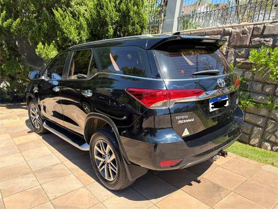TOYOTA-HILUX SW4-2.8 SRX 4X4 7 LUGARES 16V TURBO INTERCOOLER DIESEL 4P AUTOMÁTICO TOYOTA-HILUX SW4-2016