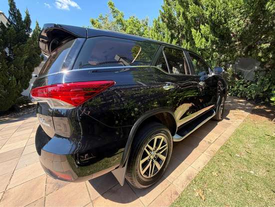 TOYOTA-HILUX SW4-2.8 SRX 4X4 7 LUGARES 16V TURBO INTERCOOLER DIESEL 4P AUTOMÁTICO TOYOTA-HILUX SW4-2016