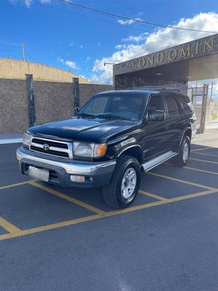 TOYOTA HILUX SW4 3.0 4X4 8V TURBO DIESEL 4P MANUAL